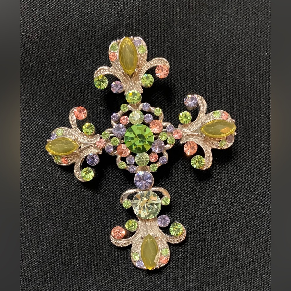 Gorgeous, sparkling cross pin or pendant